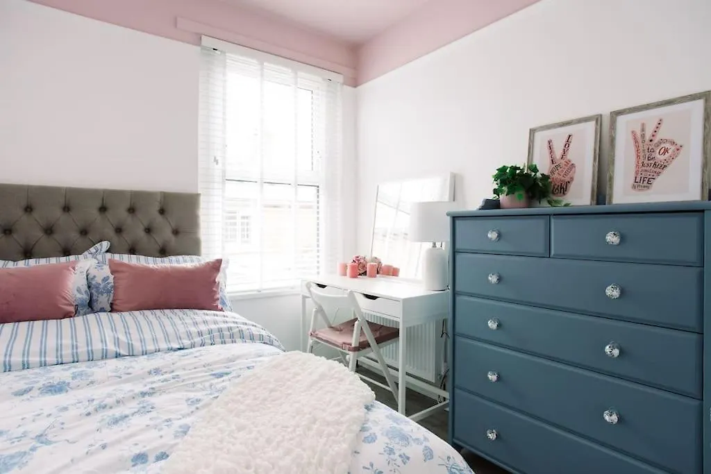 Designer 4-Bed Home In The Heart Of Belfast 0*,  Storbritannien